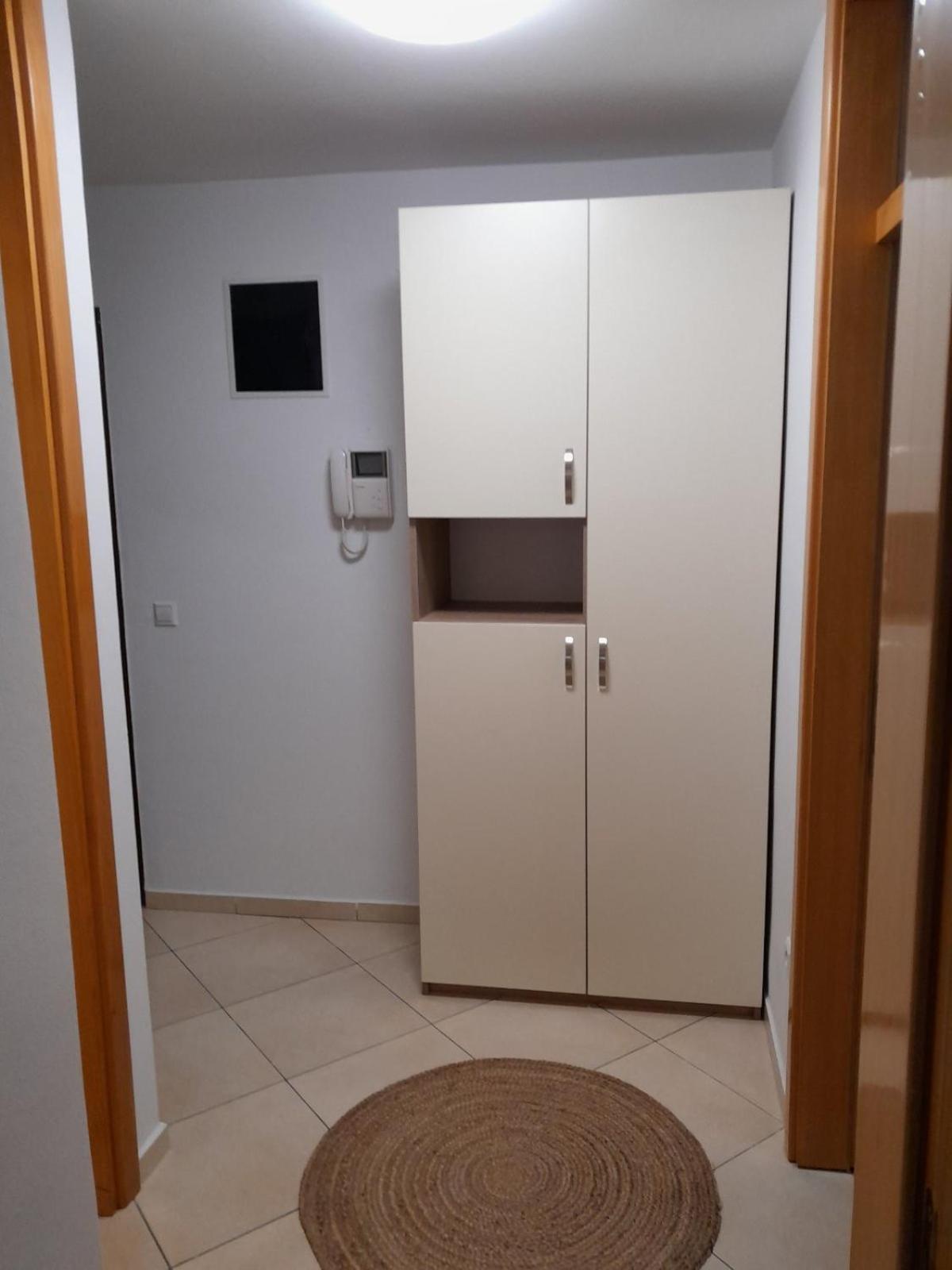 Joy - Free Parking In A Private Garage! Apartment
